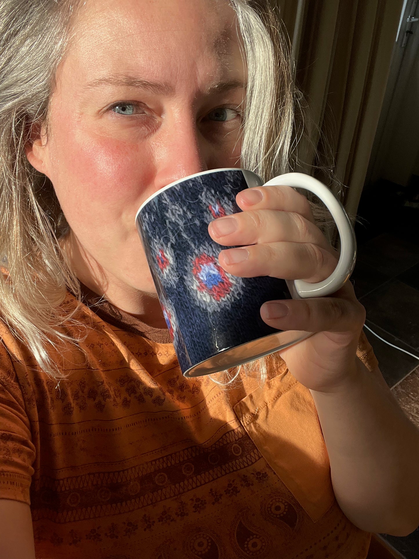 Ceramic Mug with Knitted pattern "Peacock feathers"